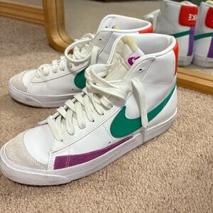 NIKE BLAZERS